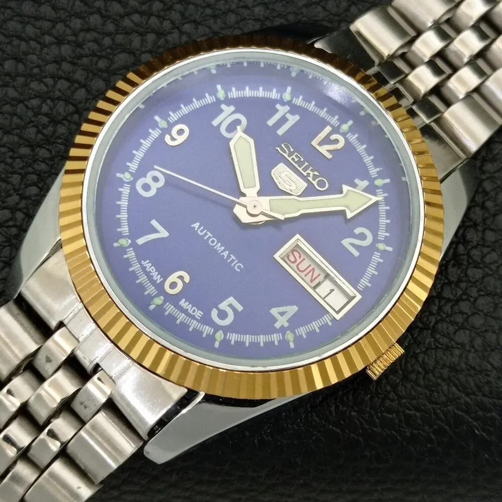 Vintage 1982 Seiko Automatic Mens Silver Watch W/daydate & Blue accents